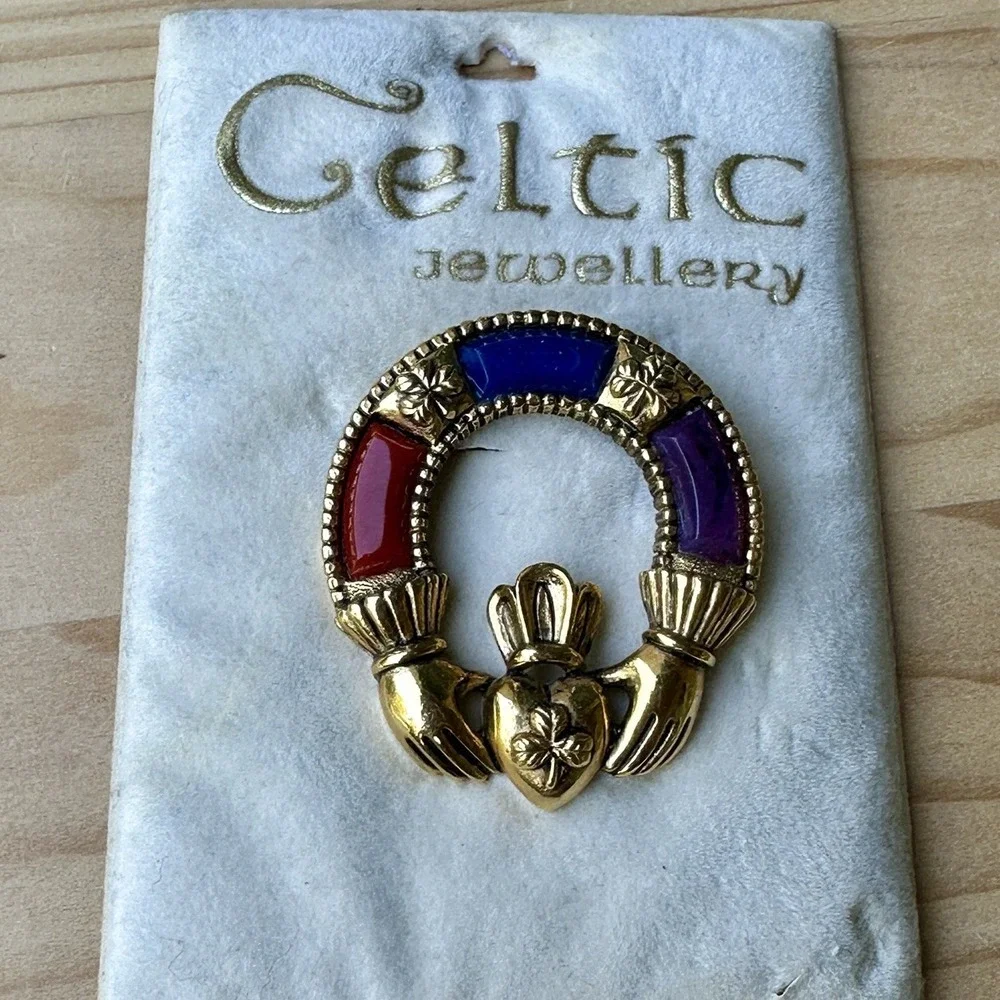 Sol D'or Celtic Claddagh Ireland Brooch Pin 1 5/8 Inch Multi Acrylic Gold‎ Tone